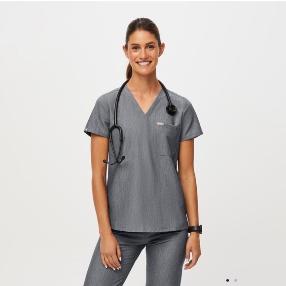 FIGS Women’s Catarina One-Pocket Scrub Top Graphite Gray Size Small - Picture 1 of 11